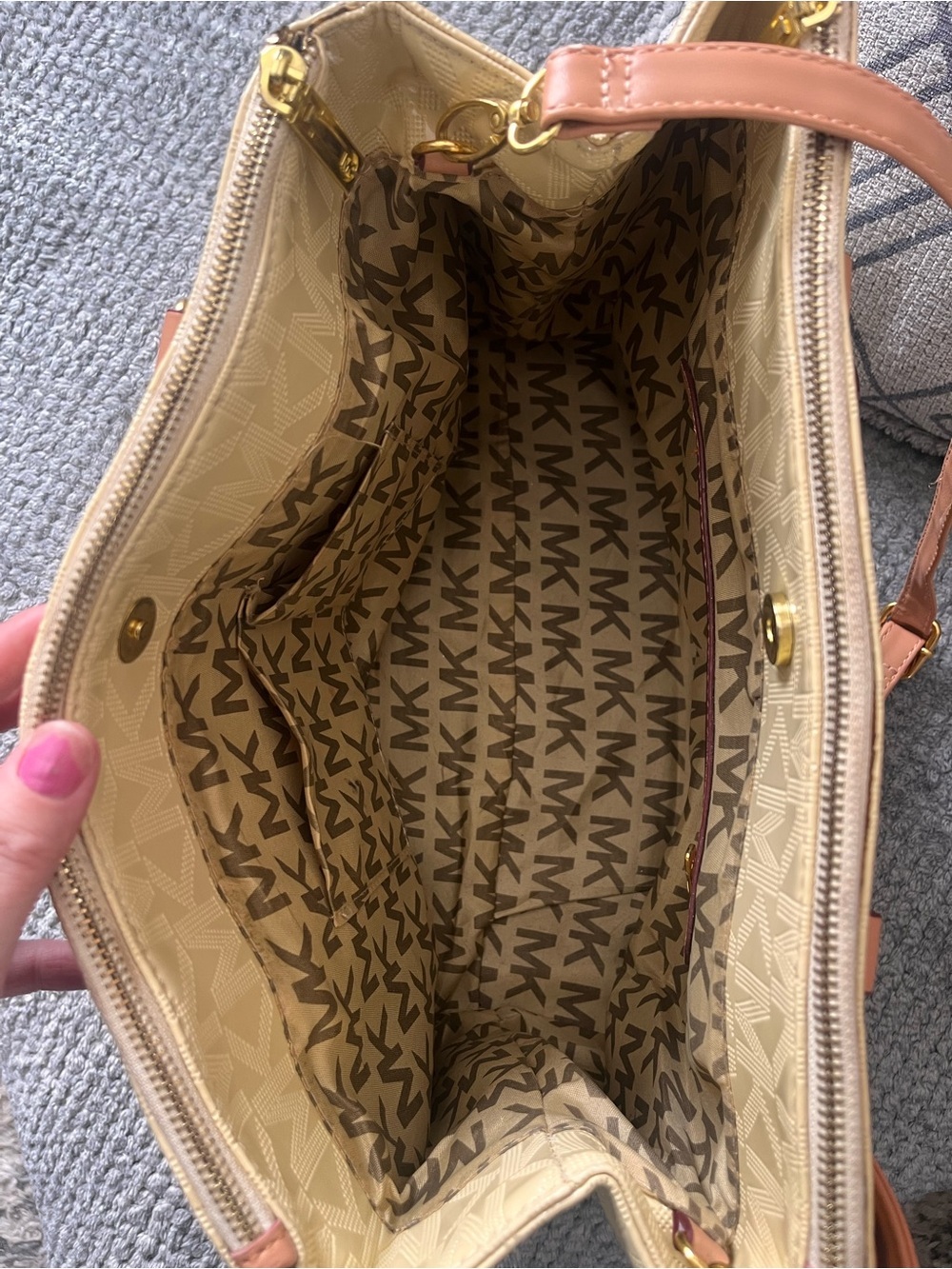 Michael Kors yellow Signature Tote Bag - Picture 2 of 6